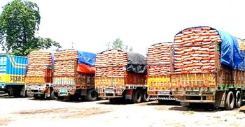 হিলি দিয়ে বেড়েছে চালের আমদানি, কমেছে দাম