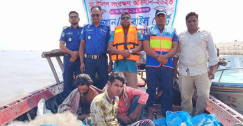 যমুনায় নিষেধাজ্ঞা ভেঙে ইলিশ শিকার, ৩ জেলে আটক