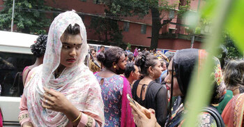 রক্ত দিতে বার্ন ইনস্টিটিউটে ছুটে এলেন তৃতীয় লিঙ্গের শতাধিক মানুষ