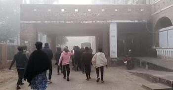 আদালতে নেওয়া হয়েছে মাহাদীকে, সেখানেও নেতাকর্মীদের বিক্ষোভ