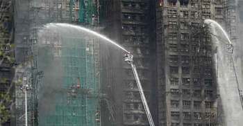 হংকংয়ে বহুতল ভবনে আগুনে মৃত্যু বেড়ে ৪৪, নিখোঁজ ২৭৯