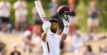 জিততে হলে গড়তে হবে বিশ্বরেকর্ড, দারুণ লড়ছে ওয়েস্ট ইন্ডিজ