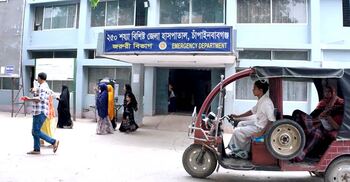 ‘শিশু জন্ম নিলে দিতে হয় ১৫০০ টাকা বকশিশ, সময়মতো আসেন না চিকিৎসক’