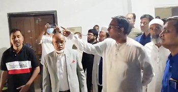 হঠাৎ হাসপাতাল পরিদর্শনে এমপি মানিক