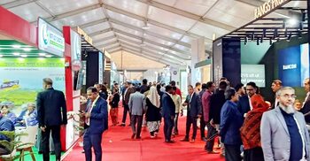 ছুটির দিনে আবাসন মেলায় ক্রেতা-দর্শনার্থীর ভিড়