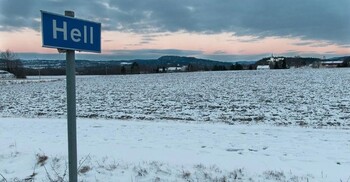 নরওয়ের ‘হেল’: যেখানে ‘নরক’ জমে বরফ হয়!