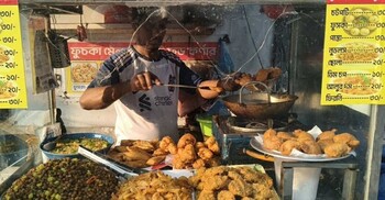 ৫ টাকার পেঁয়াজুতে জহিরুলের টিকে থাকার গল্প