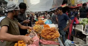 গুলশানে জমজমাট অভিজাত ইফতার বাজার