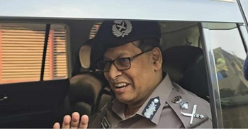 প্রথম আলো ও ডেইলি স্টারের ভবন পরিদর্শন করলেন আইজিপি