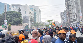 তারেক রহমানকে দেখতে এভারকেয়ারের সামনে নেতাকর্মীদের ঢল