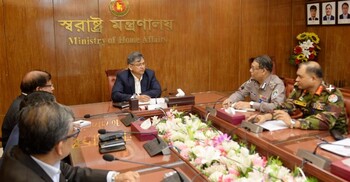 সব বাহিনীর প্রধানকে নিয়ে বৈঠকে স্বরাষ্ট্রমন্ত্রী