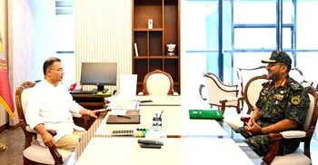 প্রধানমন্ত্রীর সঙ্গে আনসার ও ভিডিপি মহাপরিচালকের সাক্ষাৎ