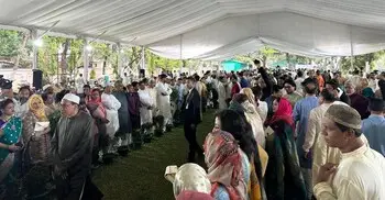 প্রধানমন্ত্রীর সঙ্গে ঈদ শুভেচ্ছা বিনিময় করতে ‘যমুনায়’ জনস্রোত