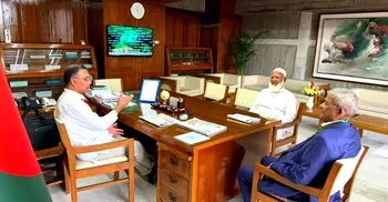 সাক্ষাৎ শেষে বিরোধীদলীয় নেতাকে এগিয়ে দিলেন প্রধানমন্ত্রী