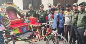 রাজধানীতে চালকের মুখ বেঁধে রিকশা ছিনতাইয়ের চেষ্টা, আটক ৩