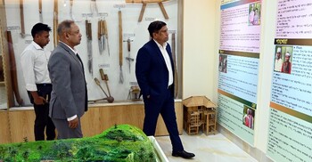 মুক্তিযুদ্ধের গৌরবগাঁথা ‘স্মৃতি অম্লান’ পরিদর্শনে প্রতিরক্ষা উপদেষ্টা