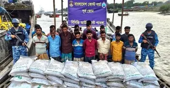 মিয়ানমারে পাচারকালে ৪৫০ বস্তা সার জব্দ, আটক ২৩