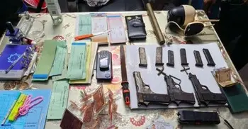 এক বাড়িতেই বিদেশি পিস্তল-চাইনিজ কুড়াল! অভিযানে চাঞ্চল্যকর দৃশ্য
