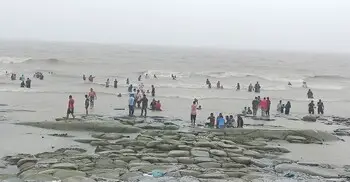 সন্ধ্যার মধ্যে দেশের ১৯ অঞ্চলে ৬০ কিমি বেগে ঝড়ের শঙ্কা