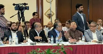 আমলাতন্ত্র কোনোদিনই সরকারের পলিটিক্যাল বলয়ের সঙ্গে কাজ করতে দেবে না