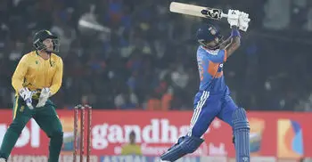 ফিরেই ব্যাট হাতে ঝড় হার্দিকের, ভারতের চ্যালেঞ্জিং পুঁজি