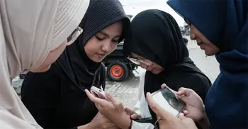 ইন্দোনেশিয়ায় ১৬ বছরের কম বয়সীদের জন্য সামাজিক মাধ্যমে নিষেধাজ্ঞা