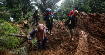 ইন্দোনেশিয়ায় ভূমিধসে নিহত ১৮, নিখোঁজ বহু