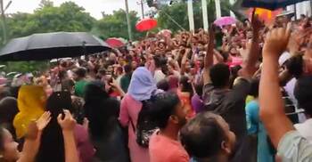 শেখ হাসিনার পদত্যাগ, সিরাজগঞ্জে আনন্দ মিছিল