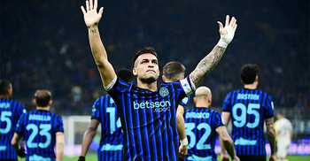 লাজিওকে হারিয়ে শীর্ষে ফিরলো ইন্টার মিলান