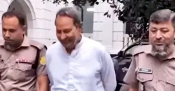 ইনুকে ‘টেনশন কইরেন না’ বলা দুই পুলিশ সদস্য শাস্তির মুখে