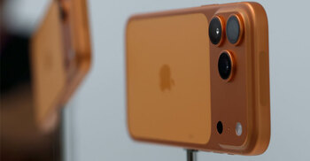 মুম্বাইয়ে আইফোন ১৭ বিক্রির শুরুর দিনে অ্যাপল স্টোরে মারামারি