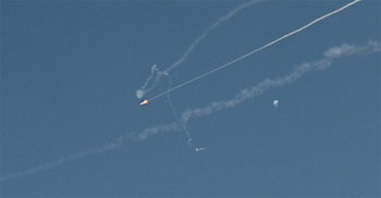 ইসরায়েলে কয়েক দফা ক্ষেপণাস্ত্র ছুড়েছে ইরান