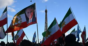 Iran’s ousted Shah’s son urges security forces to stand with people