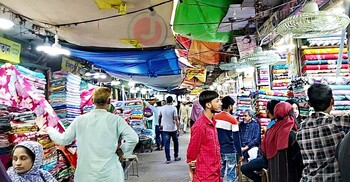 ঈদের আগের দিন পাইকারি বাজারে সাধারণ ক্রেতার ভিড়