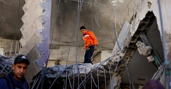 Israel kills dozens in Gaza attacks and besieges 2 hospitals