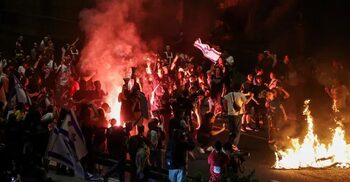 Tens of thousands of Israelis take part in anti-gov’t protests