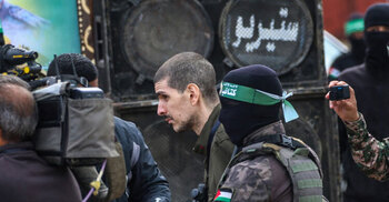 Israel delays Palestinians’ release after 6 Gaza hostages freed