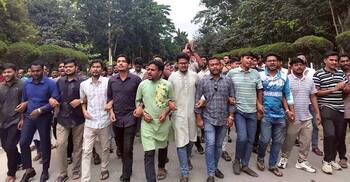 অভ্যুত্থানবিরোধী সব শিক্ষক-কর্মকর্তার শাস্তির দাবিতে বিক্ষোভ