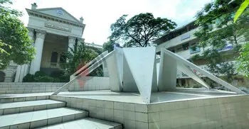 ভোটার নয় এমন কেউ ক্যাম্পাসে প্রবেশ করতে পারবে না