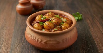 আচারি আলুর দম রান্না করবেন যেভাবে