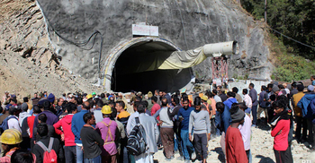 চার দিনেও উদ্ধার হননি ৪০ শ্রমিক, অভিযানে থাইল্যান্ডের সেই দল