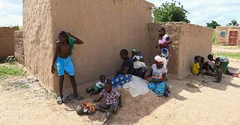 বুরকিনা ফাসোয় ৩ গ্রামে হামলা চালিয়ে ১৭০ জনকে হত্যা