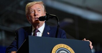 স্বেচ্ছায় যুক্তরাষ্ট্র ছাড়লে অভিবাসীদের ৩০০০ ডলার দেবেন ট্রাম্প