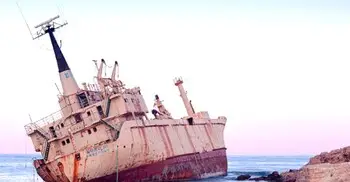 আয়ু শেষ হলে জাহাজের ভাগ্যে কী ঘটে জানেন?