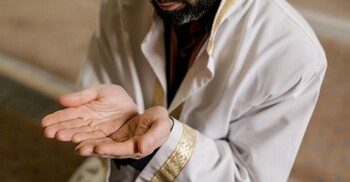 ফরজ নামাজের পর হাত তুলে দোয়া করা যাবে কি?