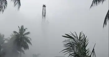 ভারতে তেলকূপে গ্যাস লিক ও আগুন, গ্রাম ফাঁকা করার নির্দেশ