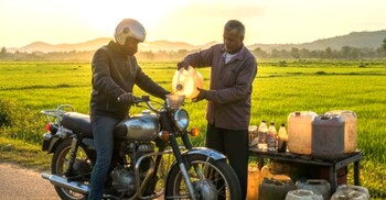 রাস্তার খোলা পেট্রোল ব্যবহারে বাইকের যেসব ক্ষতি হতে পারে