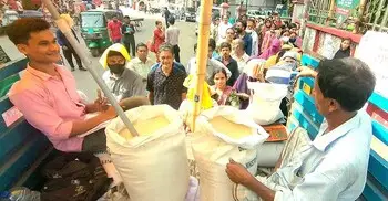 ৪১৯ উপজেলায় ভর্তুকি মূল্যে বাড়তি ওএমএসের চাল বিক্রি শুরু