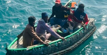 সাগরে ভাসছিলেন ৪ জেলে, ৯৯৯ নম্বরে ফোনকলে উদ্ধার