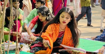 তৃতীয়বারের মতো সরস্বতী পূজার পৌরোহিত্যে সমাদৃতা